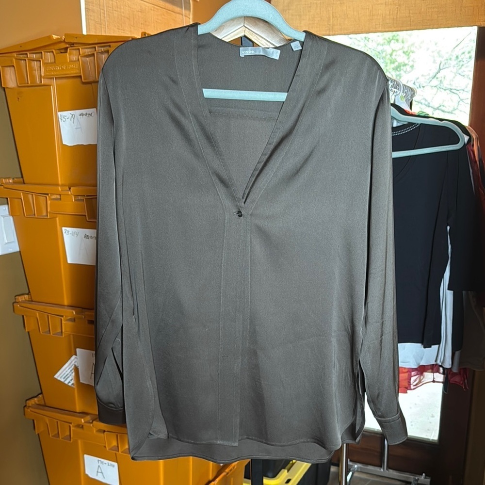 Vince Silk Blend V-Neck Blouse Capers Brown Long Sleeve Minimalist Top Sz Medium - Picture 4 of 12